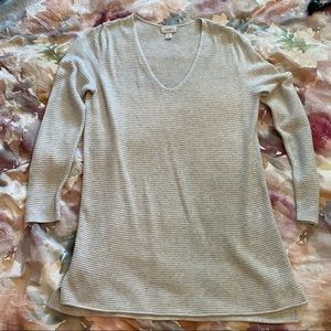 Cable knit light grey v-neck sweater large